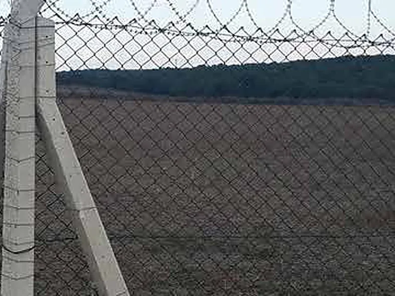 Beton direkli çit
