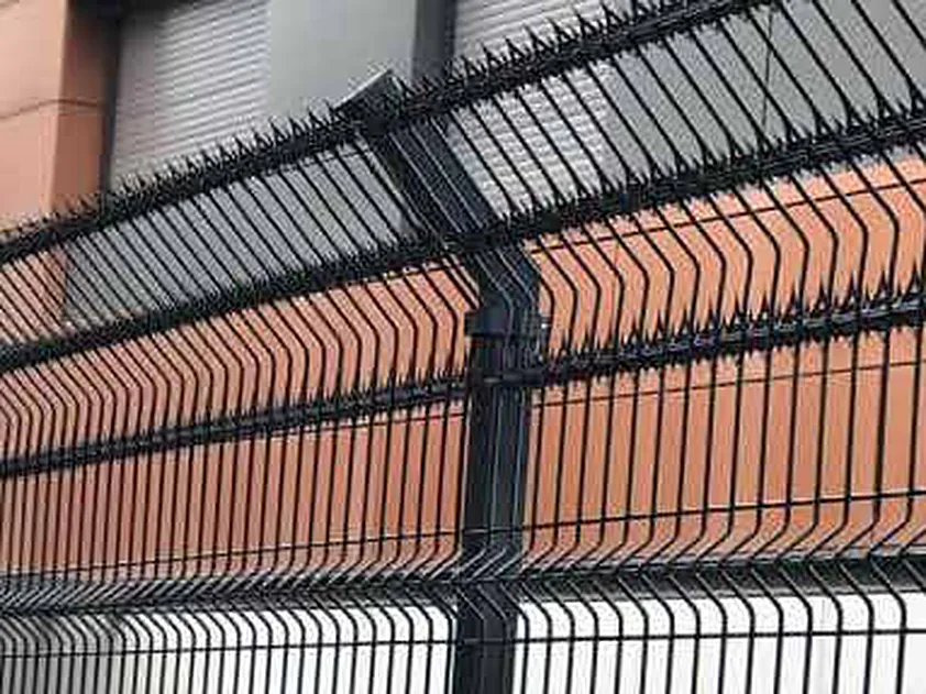 Dekoratif çit, ferforje ve gabion