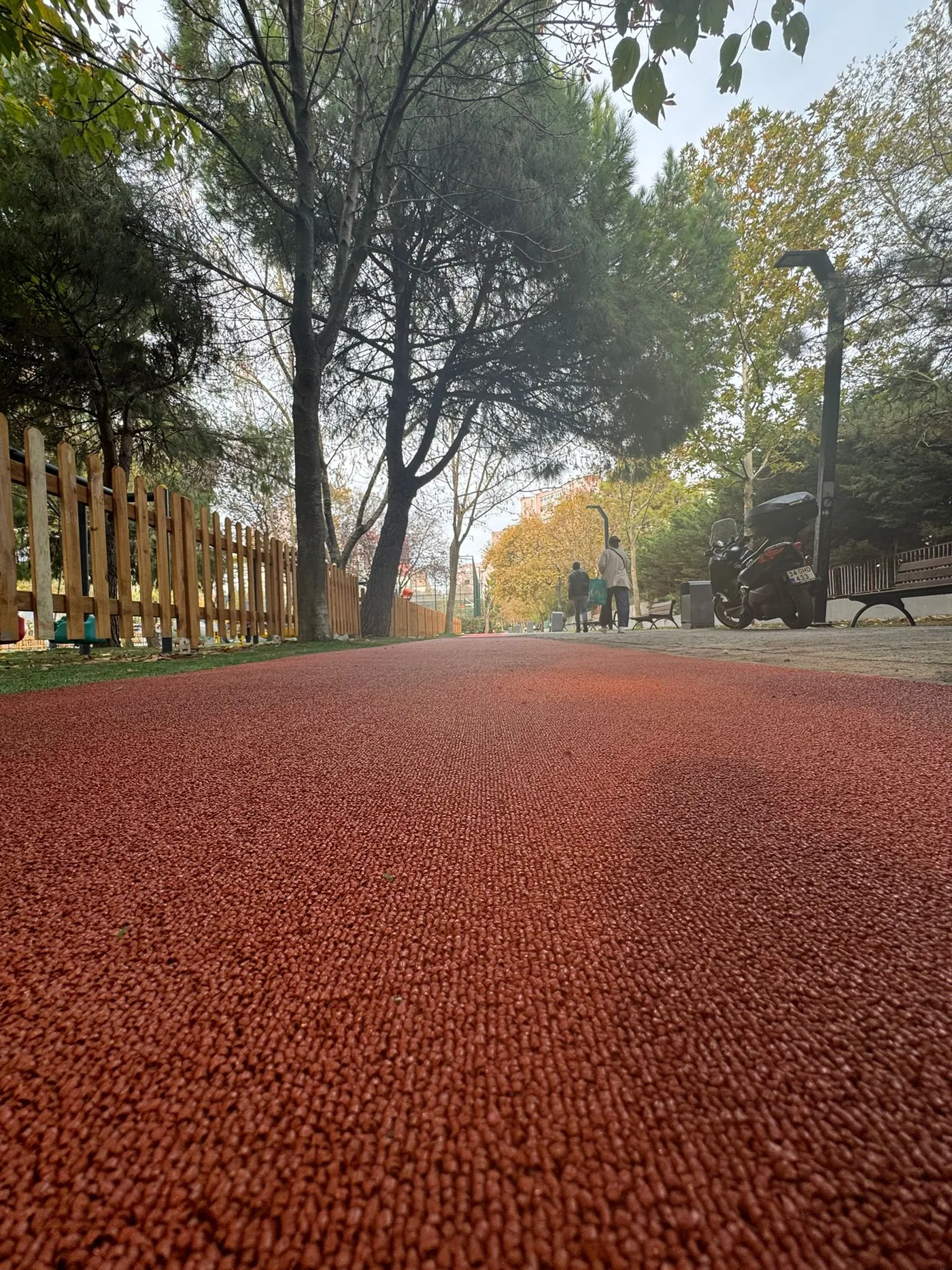 Kauçuk kaplamalı parkur